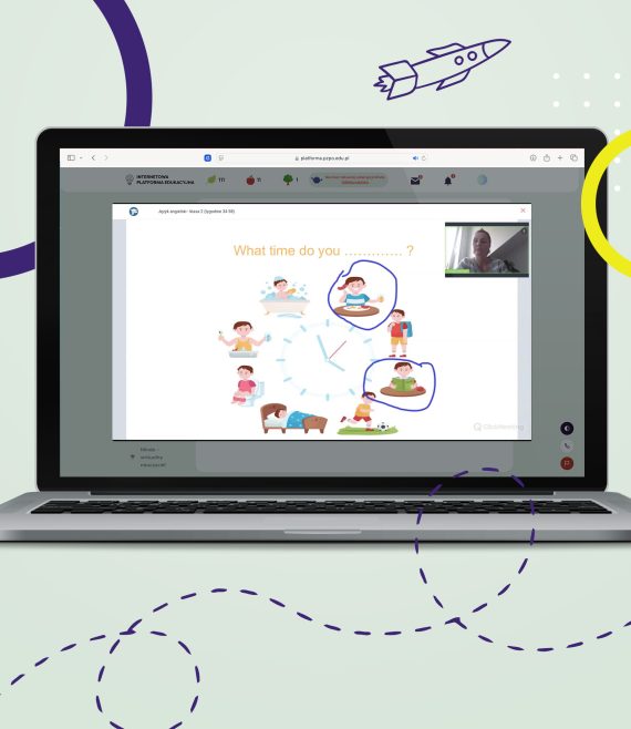 Laptop z otwartą stroną Internetową Platformy Edukacyjnej z widokiem na przykładowy webinar z języka angielskiego w klasie 2 szkoły podstawowej.