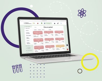 Laptop z otwartą stroną Internetową Platformy Edukacyjnej z widokiem na filmy z Webinariów z możliwością odtworzenia, dla 8 klasy szkoły podstawowej.